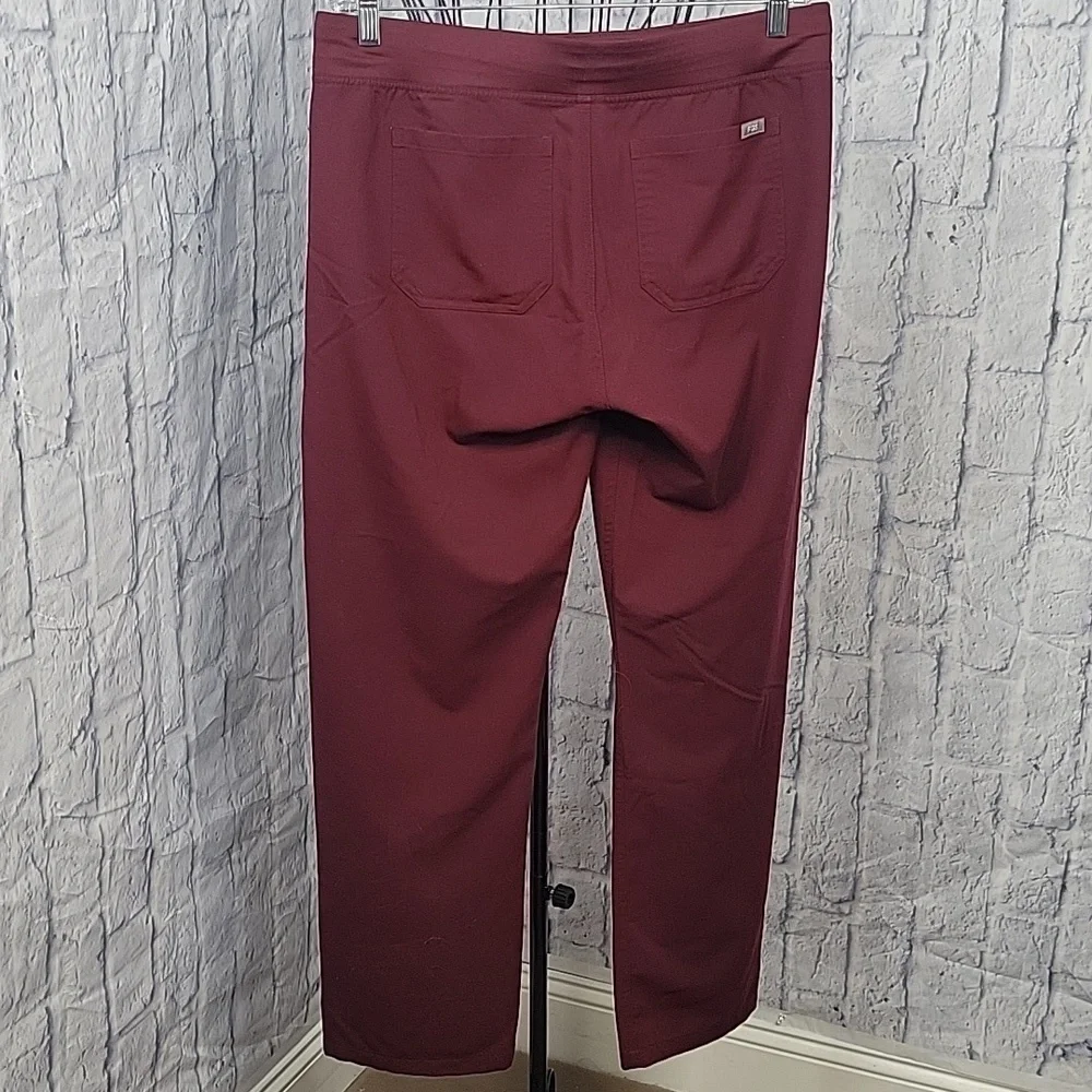 FIGS Burgundy‎ Medical Scrubs Men's Large